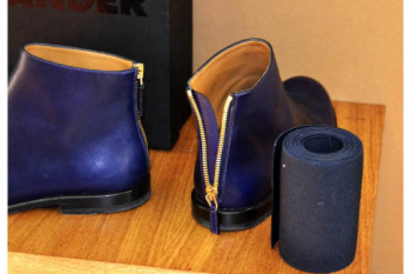 JIL SANDER: modifica di queste splendide calzature aggiungendo fisso un elastico sul tallone mantenendo la cerniera… esteticamente un capolavoro!